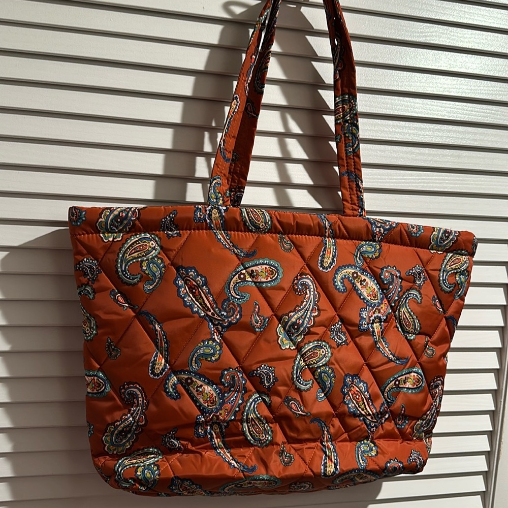 NWT Vera Bradley East West Manor Paisley Ultra Light Tote with Tie Closure.